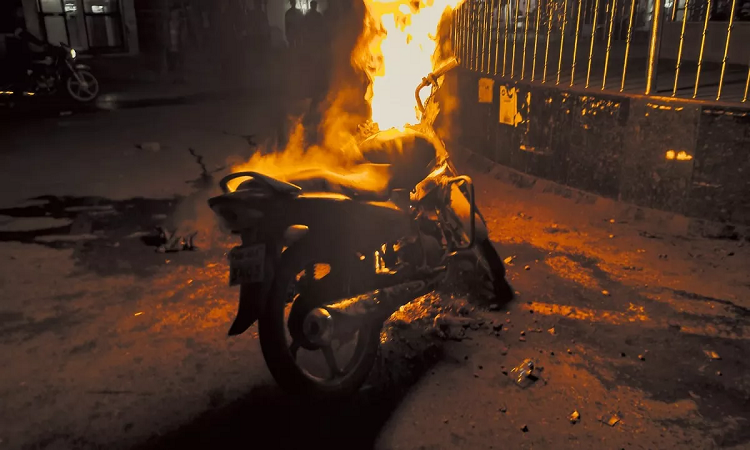 آتش گرفتن موتورسیکلت