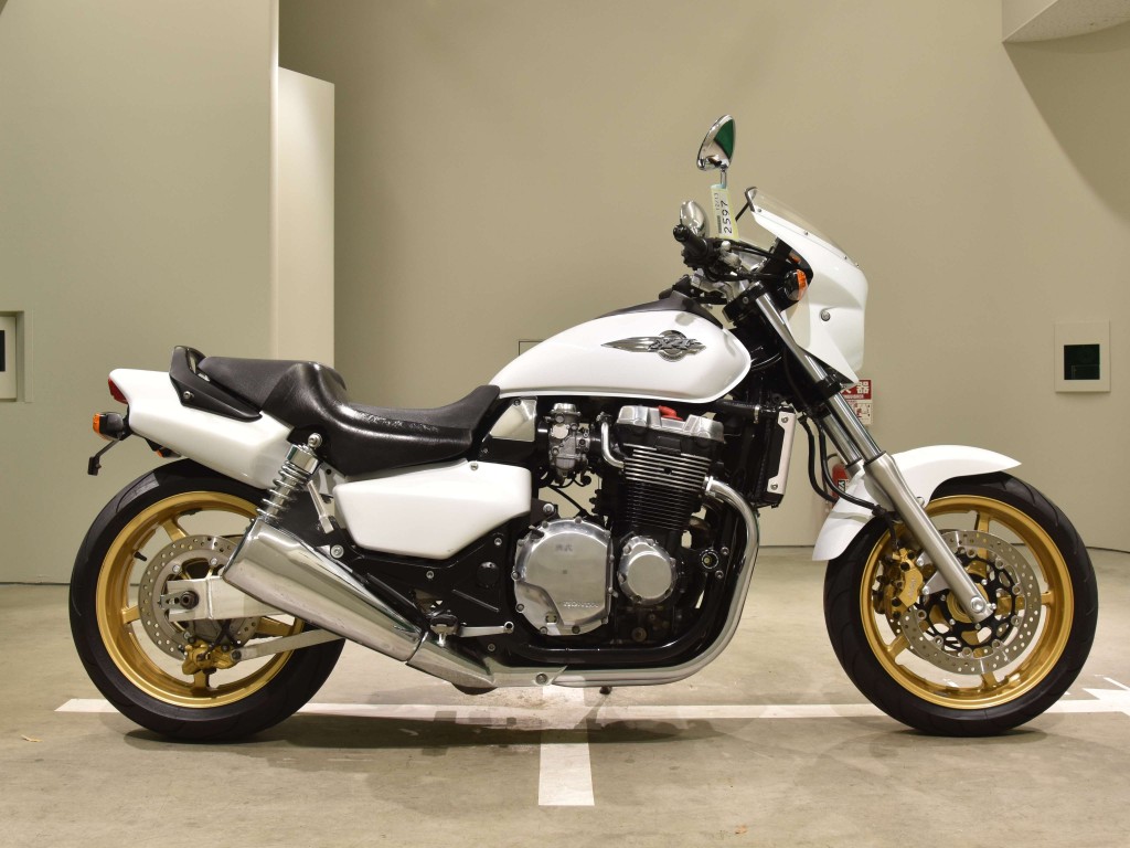 موتور سیکلت هوندا ایکس فور (honda x4)