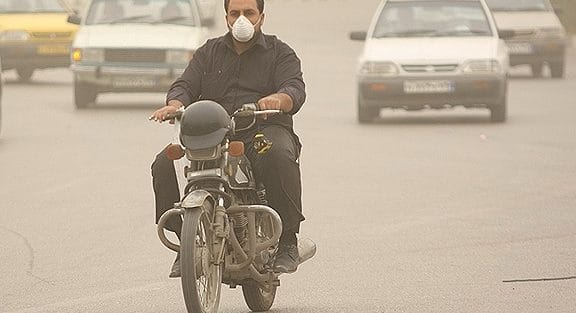 موتورسواری در هوای آلوده تهران