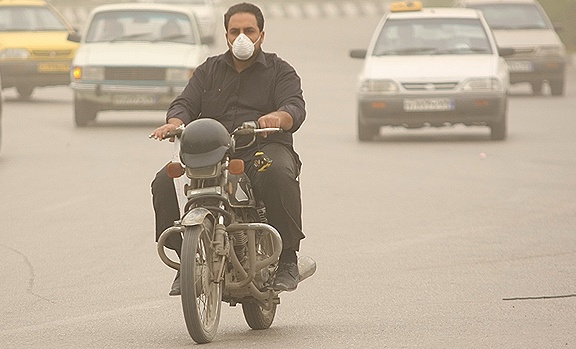 موتورسواری در هوای آلوده تهران