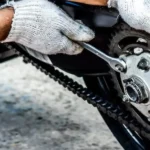 اجرت آچارکشی موتور سیکلت چقدر است؟ (بررسی کامل قیمت‌ها)